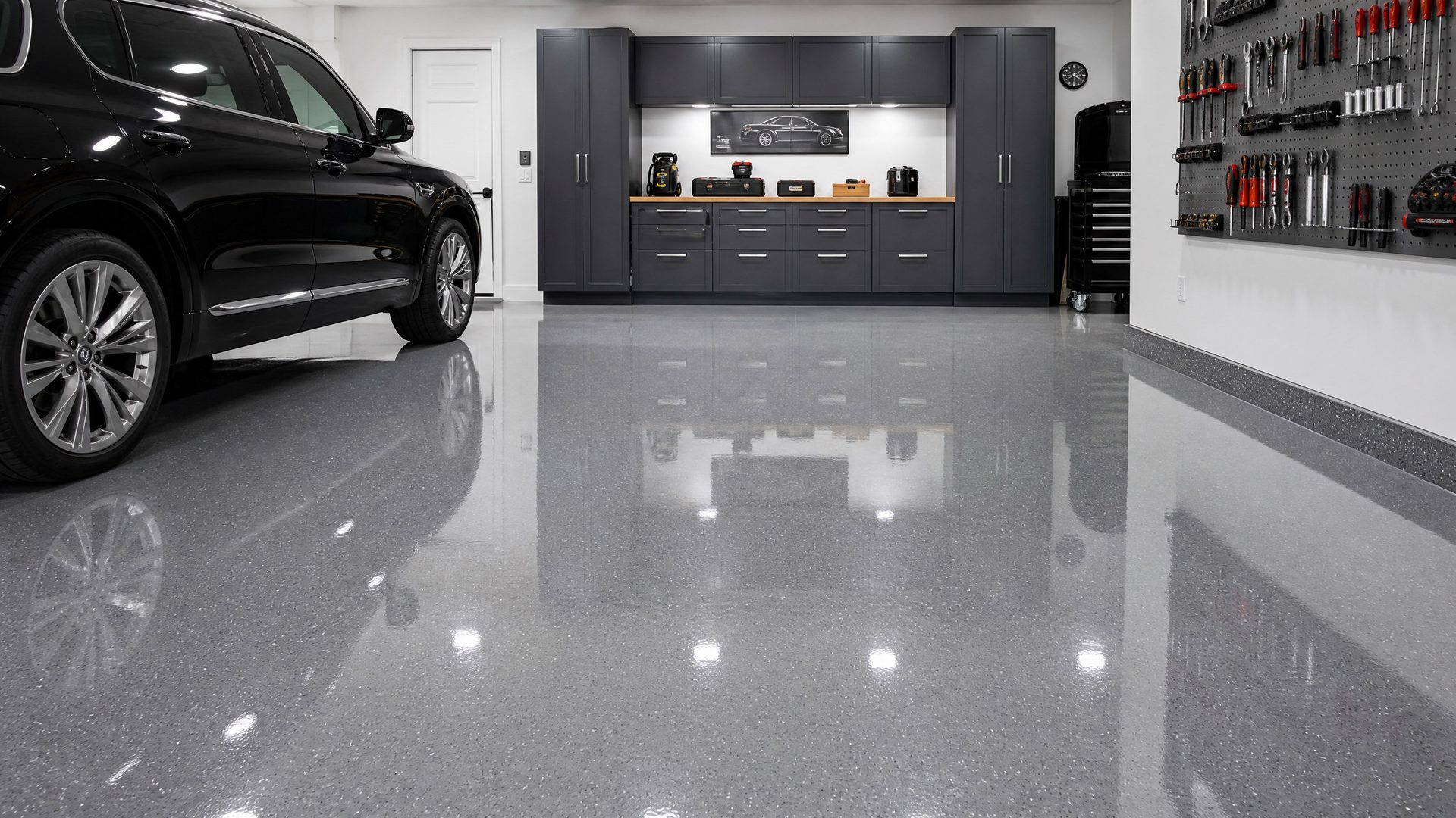 Epoxy garage floor coating in Columbus MS — high-gloss gray flake finish